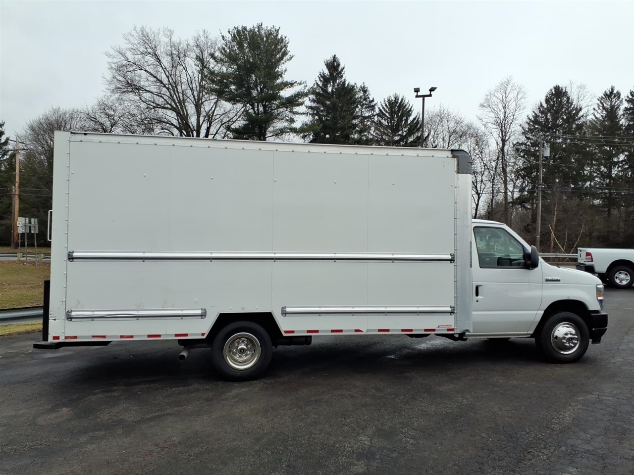 Ford E-Series Cutaway E-350 SRW 138" WB 2021