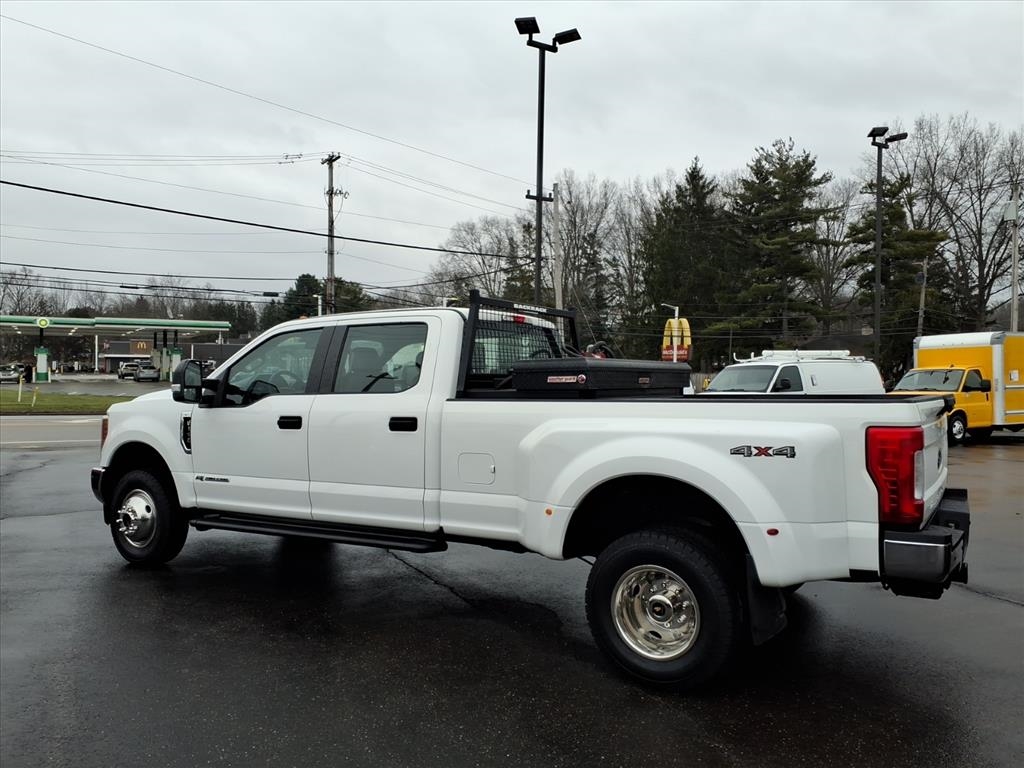 Ford Super Duty F-350 DRW XL 4WD Crew Cab 8' Box 2019