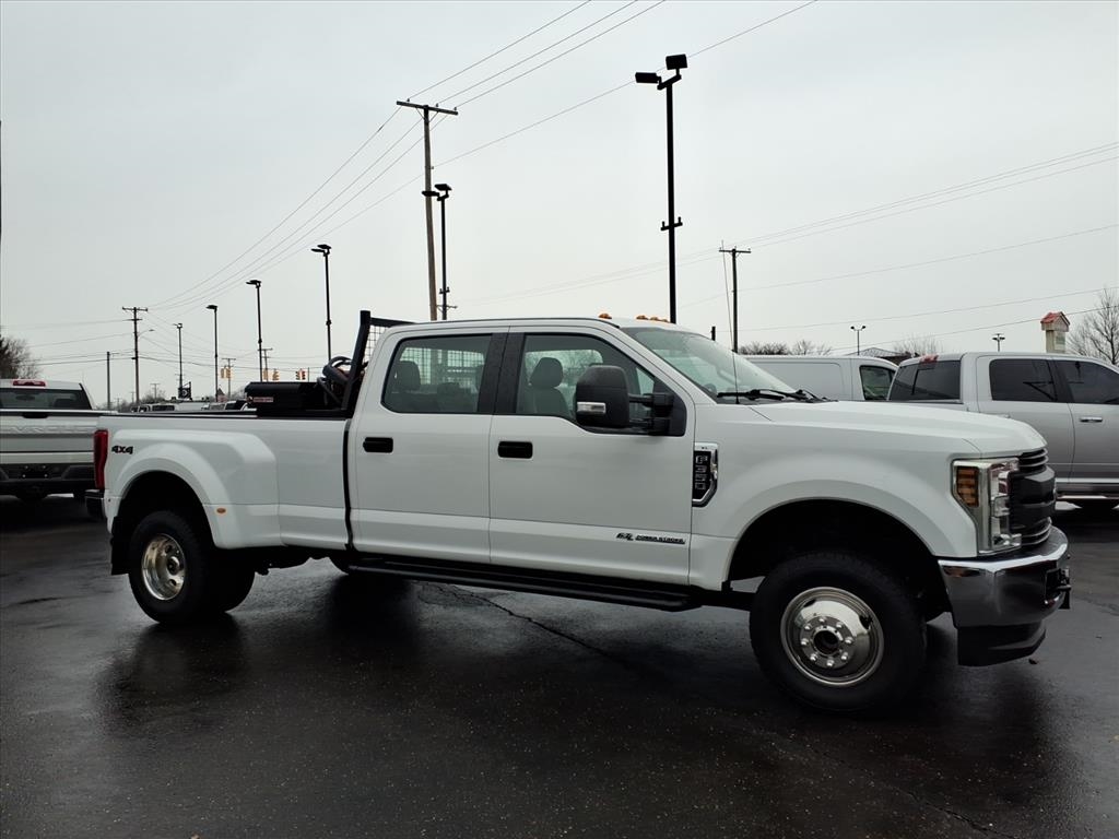 Ford Super Duty F-350 DRW XL 4WD Crew Cab 8' Box 2019