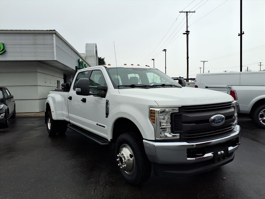 Ford Super Duty F-350 DRW XL 4WD Crew Cab 8' Box 2019