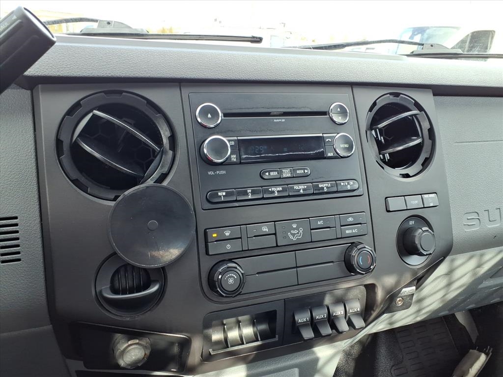 Ford Super Duty F-450 DRW 2WD Reg Cab 201" WB 120" CA XL 2016