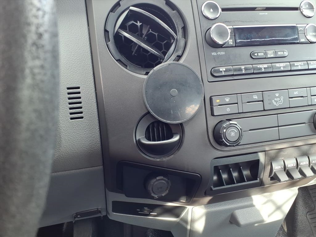 Ford Super Duty F-450 DRW 2WD Reg Cab 201" WB 120" CA XL 2016