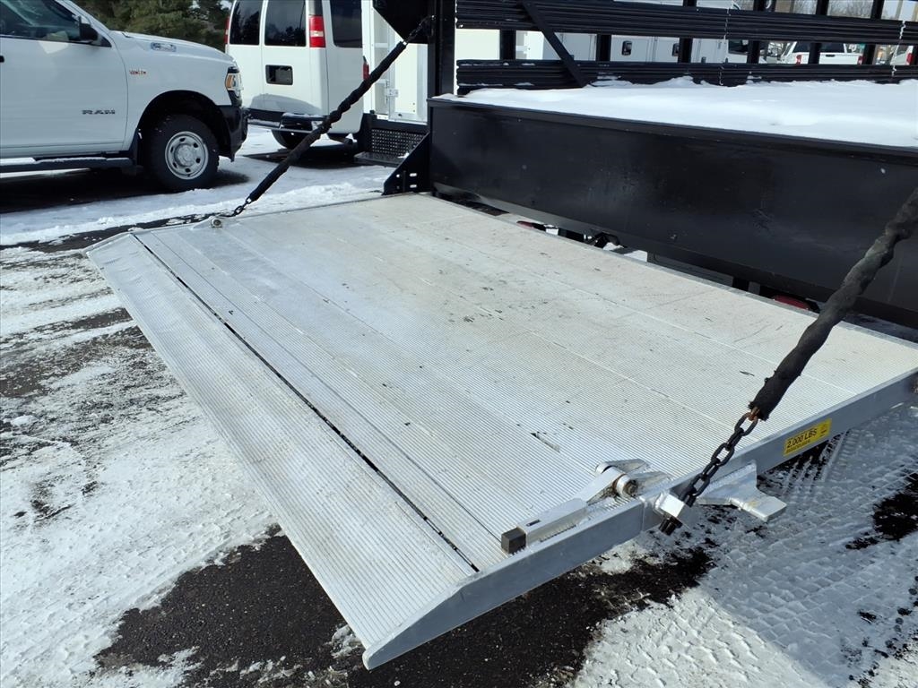 Ford Super Duty F-450 DRW 2WD Reg Cab 201" WB 120" CA XL 2016