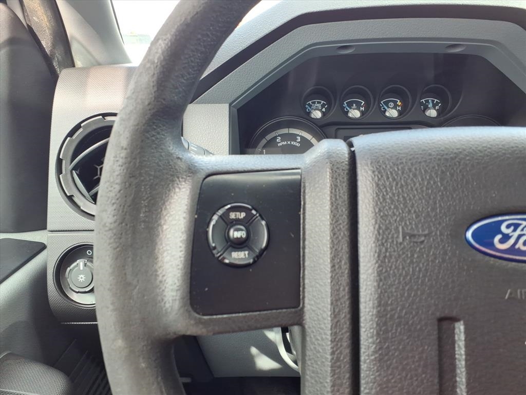 Ford Super Duty F-450 DRW 2WD Reg Cab 201" WB 120" CA XL 2016