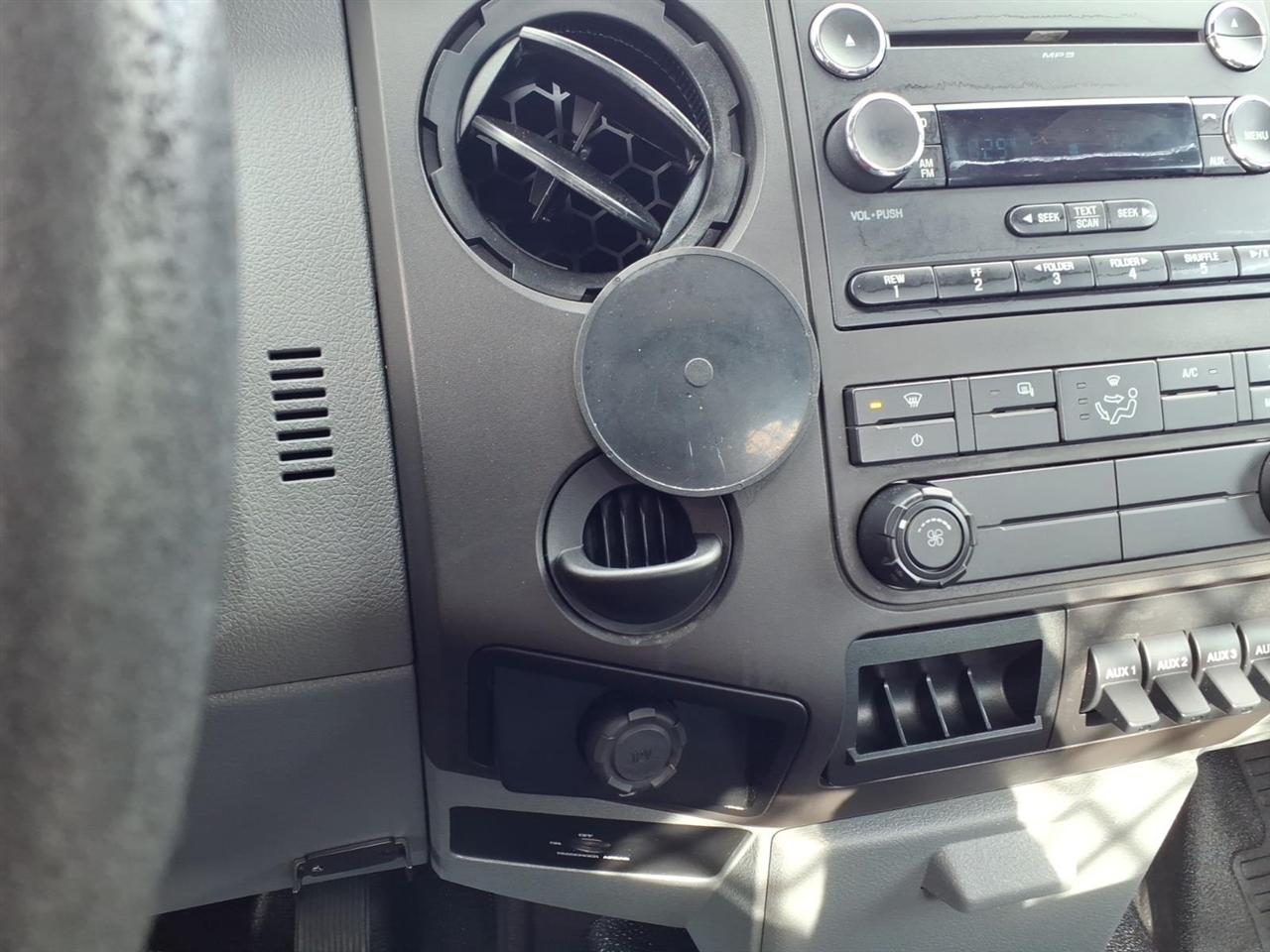 Ford Super Duty F-450 DRW 2WD Reg Cab 201" WB 120" CA XL 2016