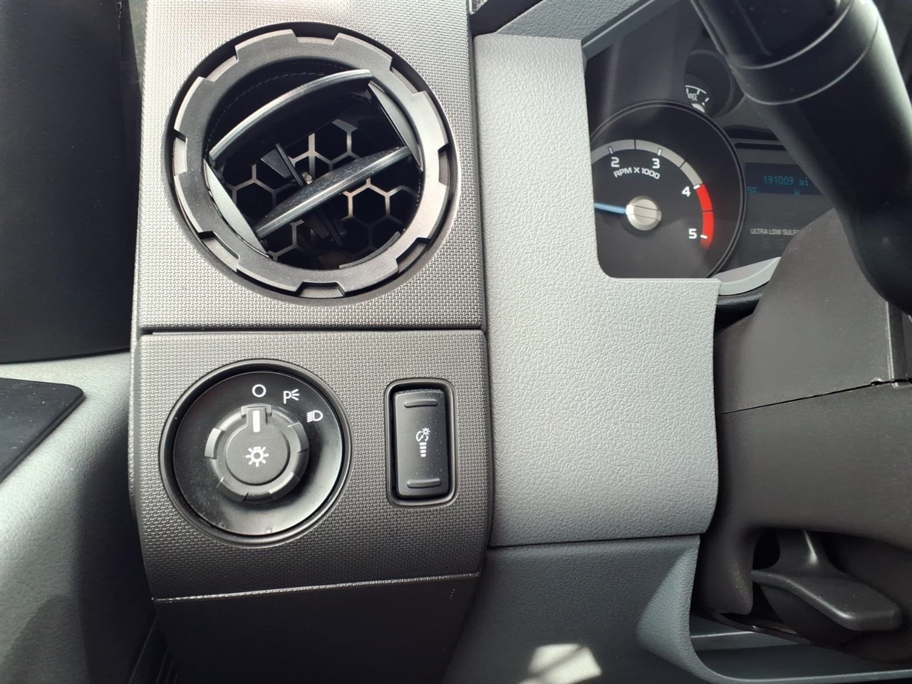 Ford Super Duty F-450 DRW 2WD Reg Cab 201" WB 120" CA XL 2016