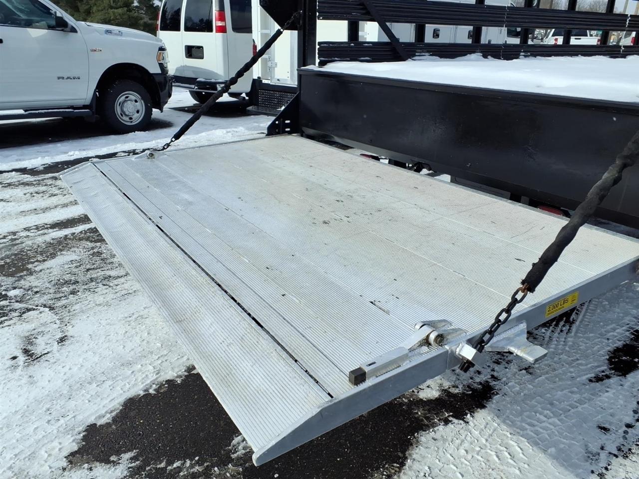 Ford Super Duty F-450 DRW 2WD Reg Cab 201" WB 120" CA XL 2016