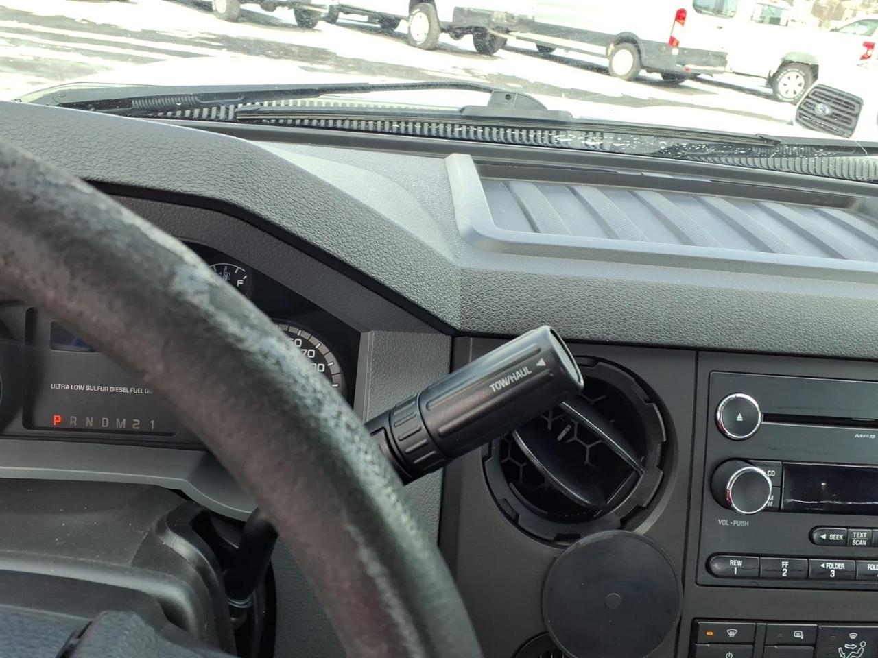 Ford Super Duty F-450 DRW 2WD Reg Cab 201" WB 120" CA XL 2016