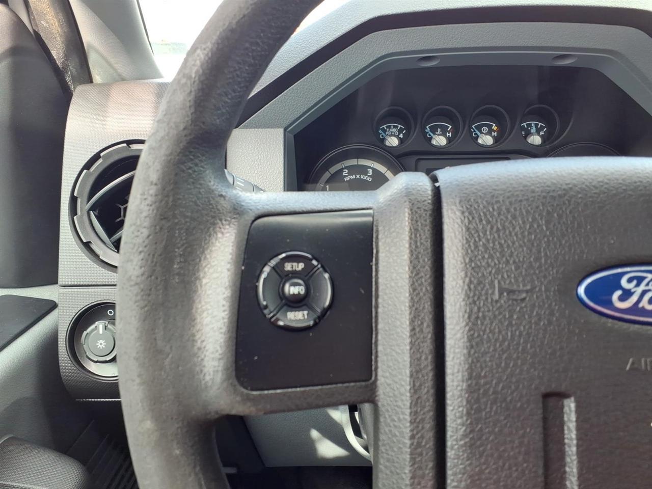 Ford Super Duty F-450 DRW 2WD Reg Cab 201" WB 120" CA XL 2016