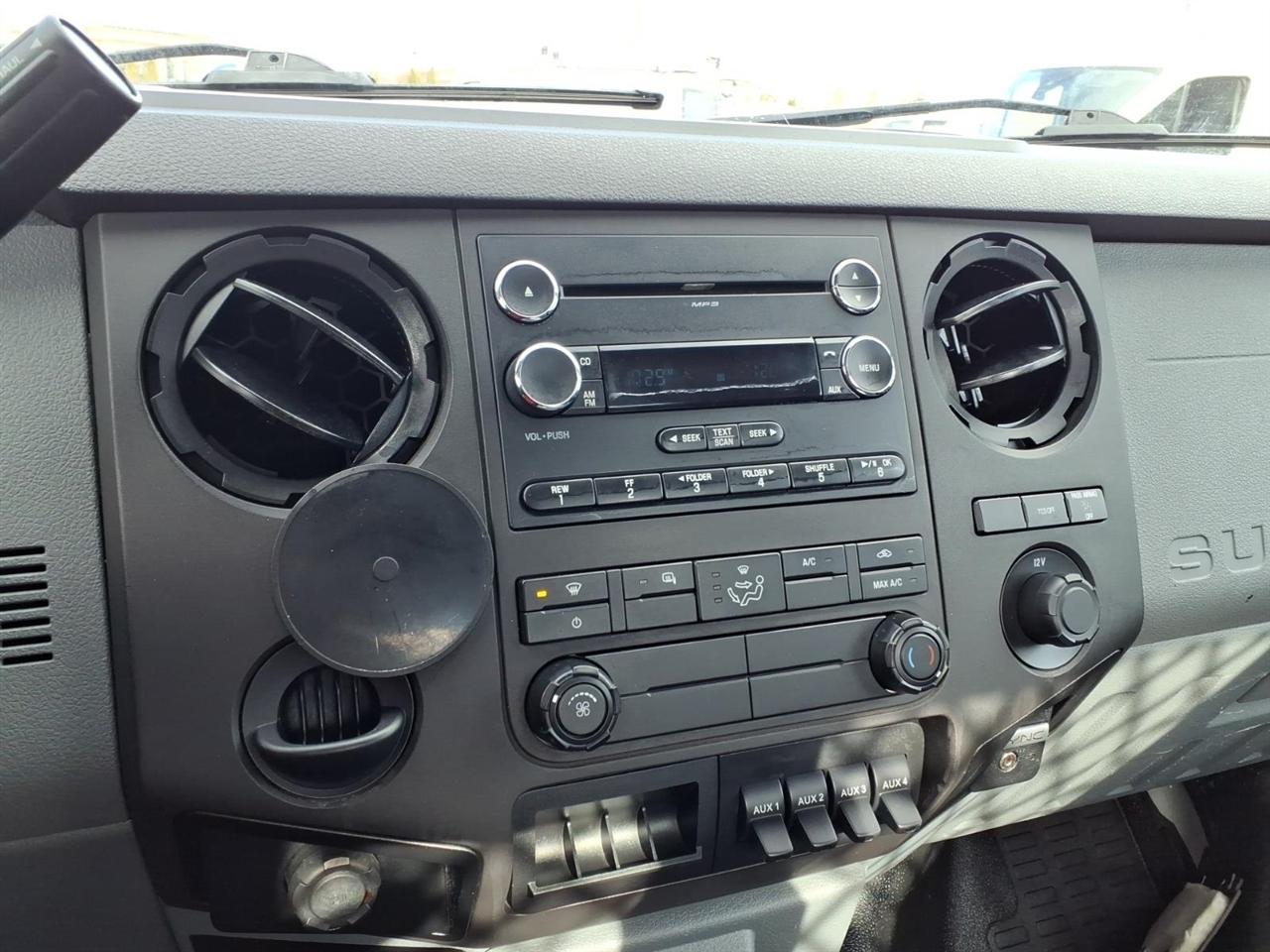 Ford Super Duty F-450 DRW 2WD Reg Cab 201" WB 120" CA XL 2016