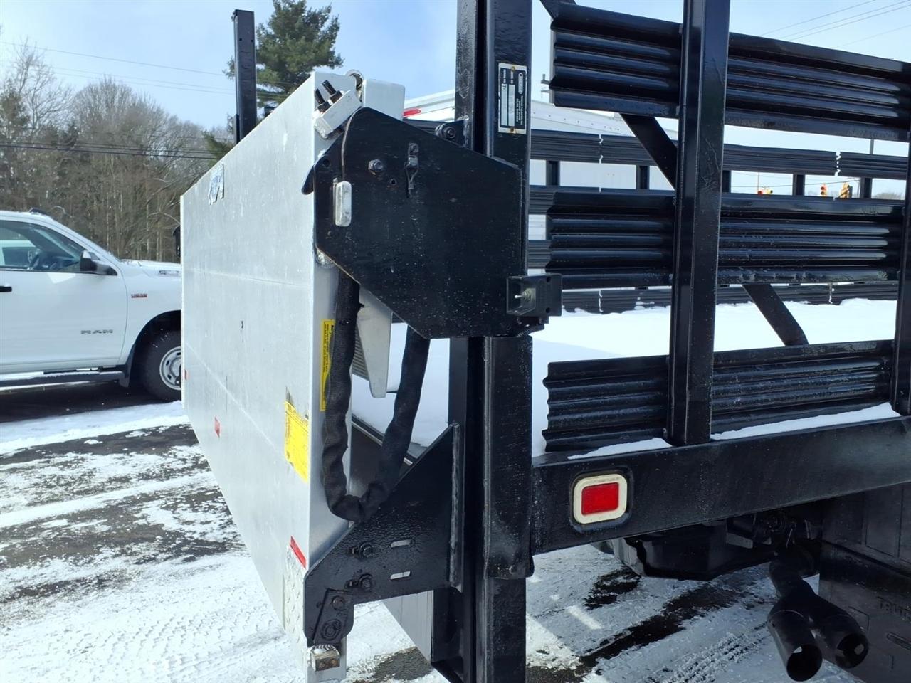 Ford Super Duty F-450 DRW 2WD Reg Cab 201" WB 120" CA XL 2016