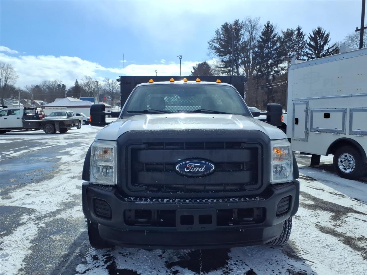 Ford Super Duty F-450 DRW 2WD Reg Cab 201" WB 120" CA XL 2016