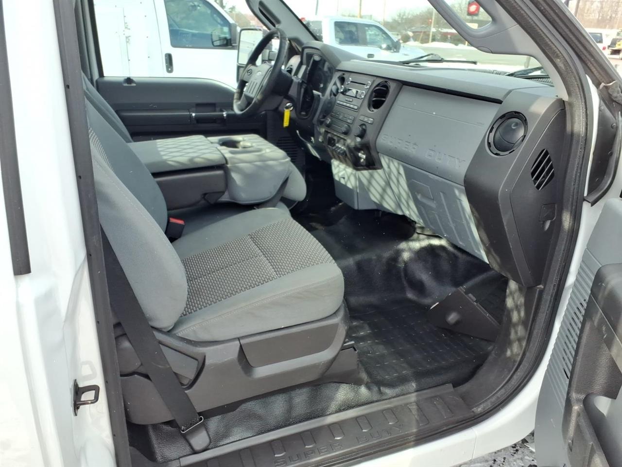 Ford Super Duty F-450 DRW 2WD Reg Cab 201" WB 120" CA XL 2016