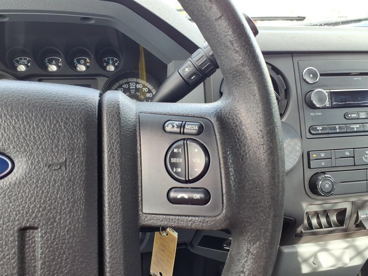 Ford Super Duty F-450 DRW 2WD Reg Cab 201" WB 120" CA XL 2016