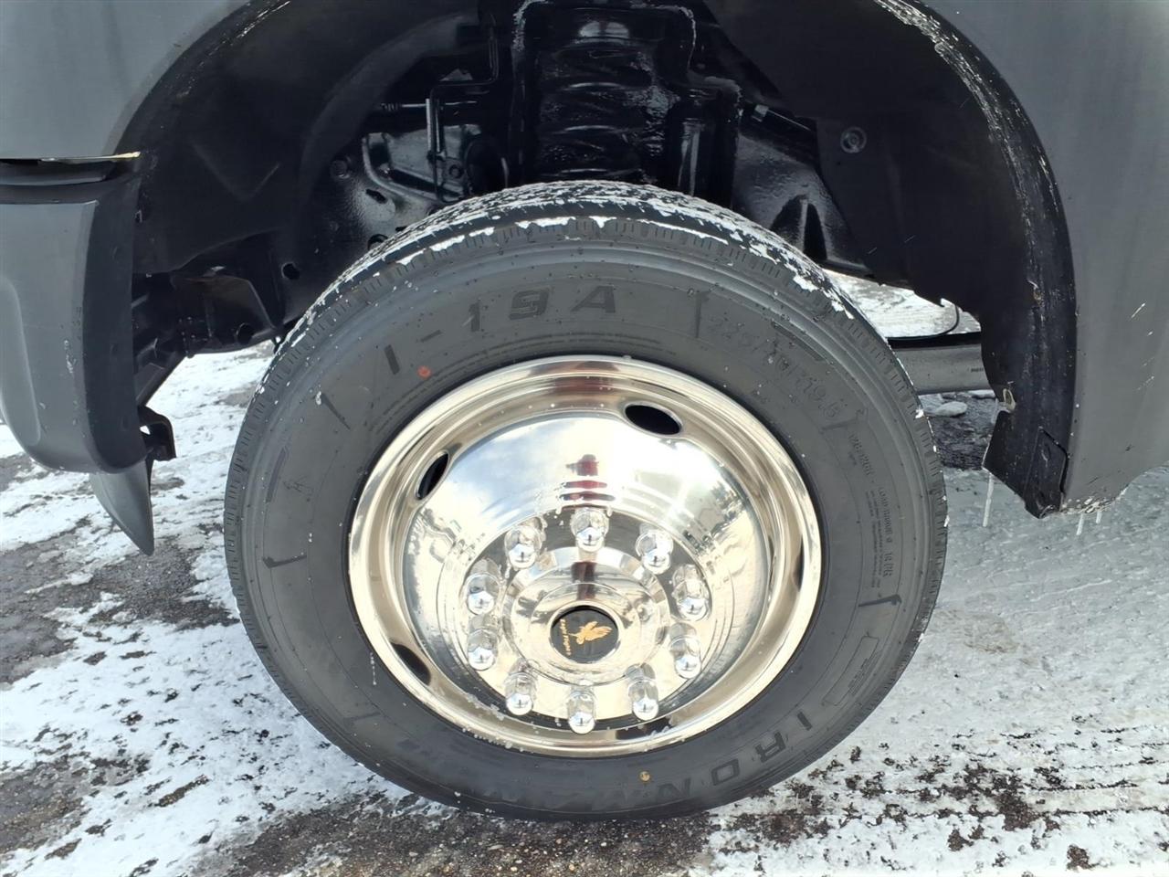 Ford Super Duty F-450 DRW 2WD Reg Cab 201" WB 120" CA XL 2016