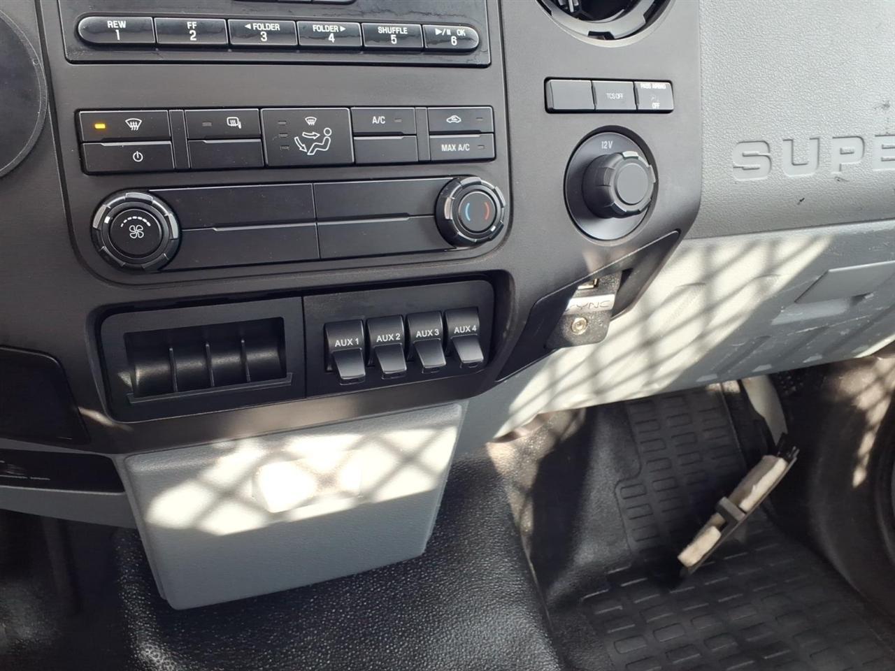 Ford Super Duty F-450 DRW 2WD Reg Cab 201" WB 120" CA XL 2016