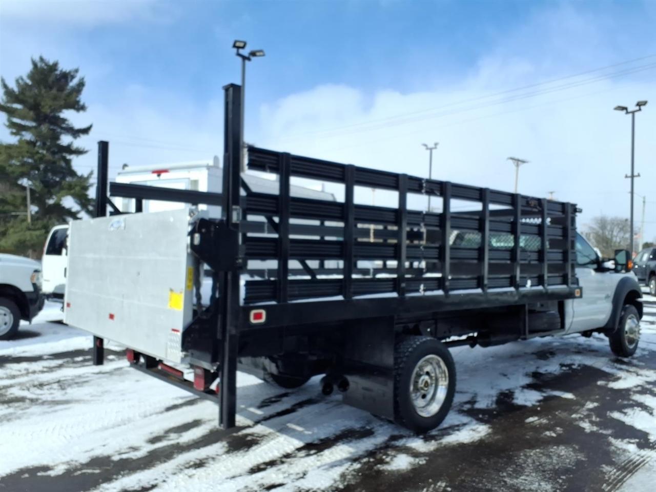 Ford Super Duty F-450 DRW 2WD Reg Cab 201" WB 120" CA XL 2016