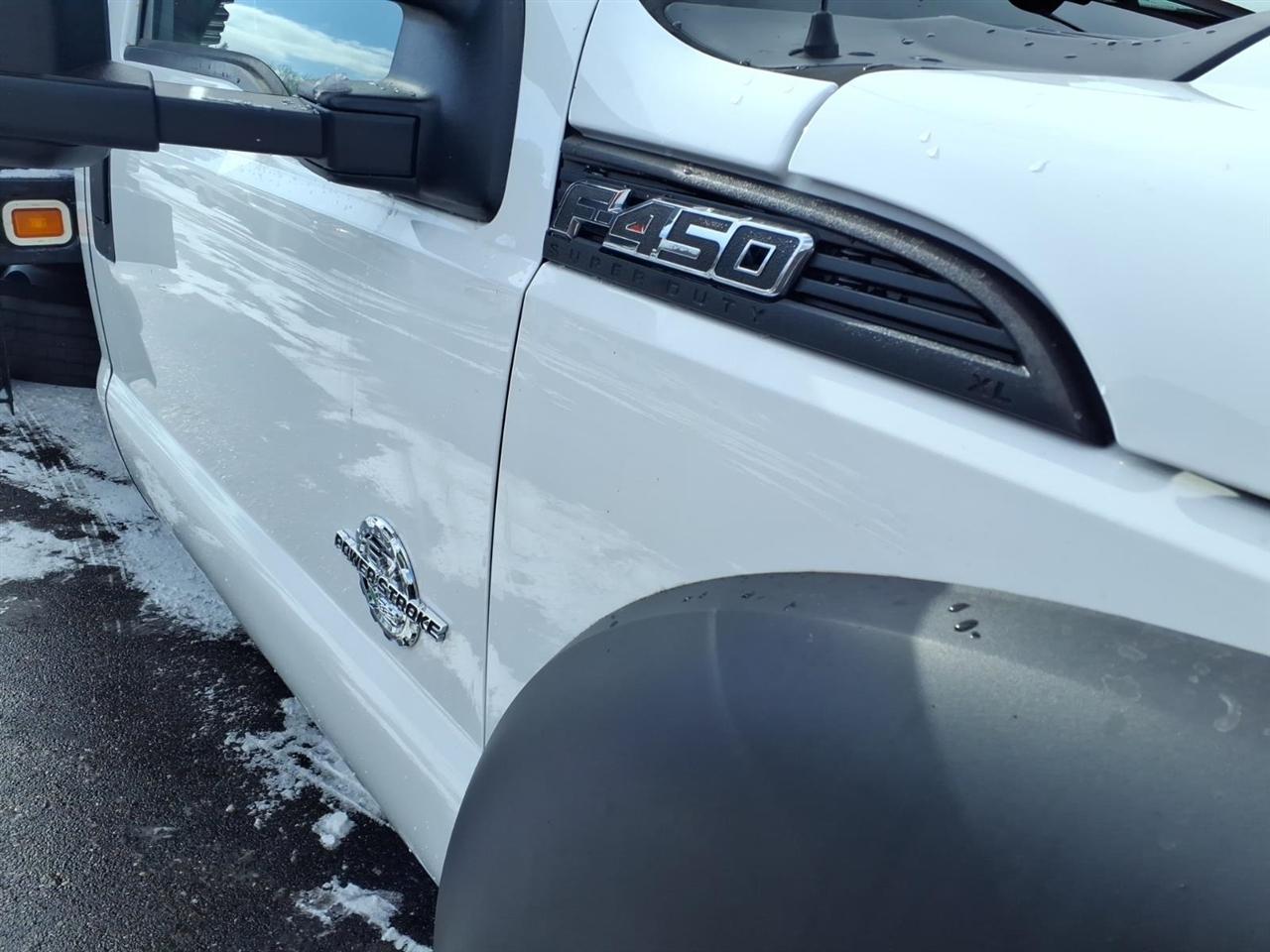 Ford Super Duty F-450 DRW 2WD Reg Cab 201" WB 120" CA XL 2016