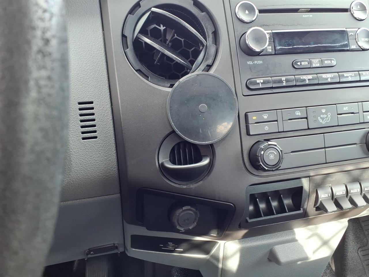 Ford Super Duty F-450 DRW 2WD Reg Cab 201" WB 120" CA XL 2016