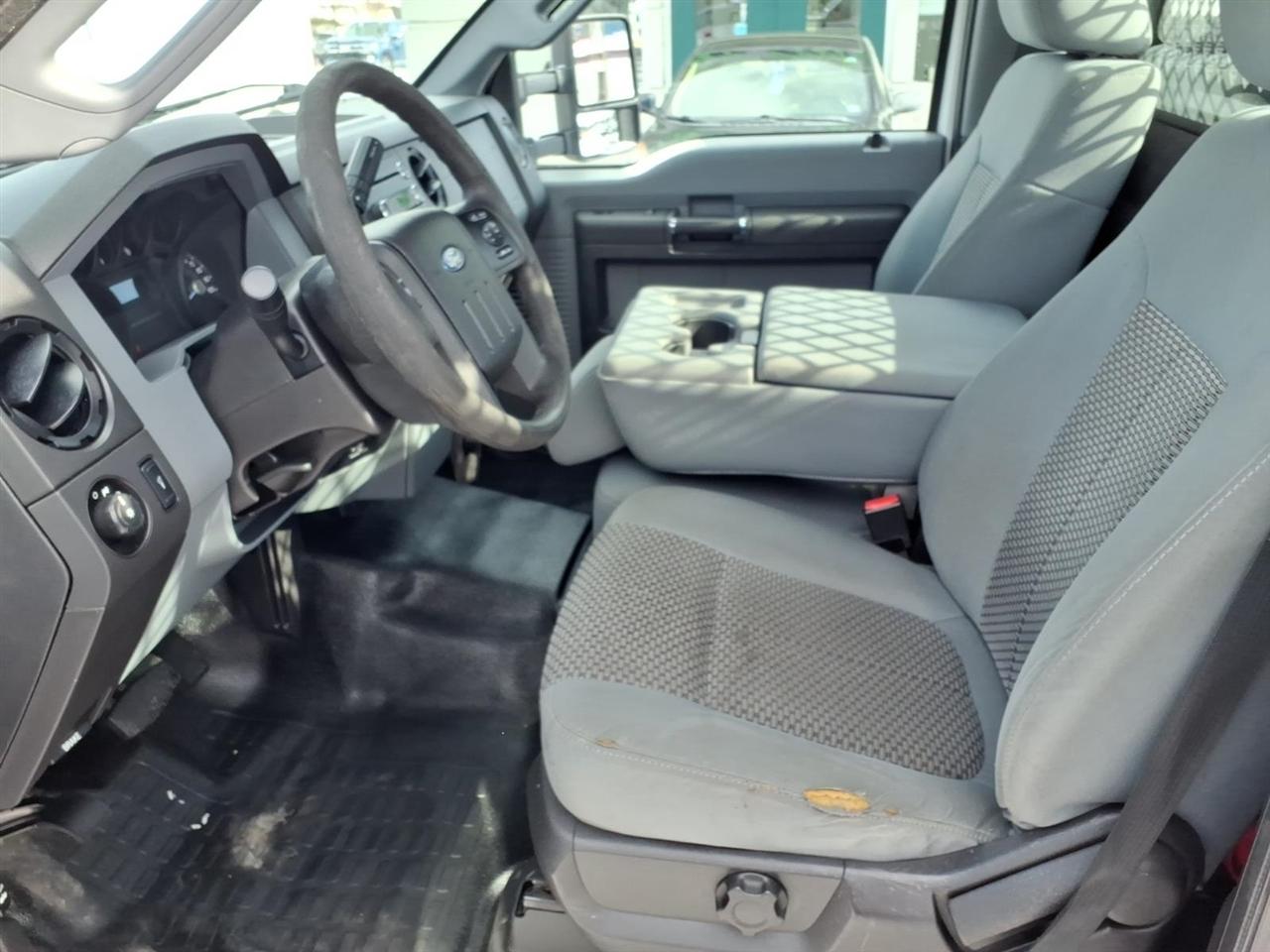 Ford Super Duty F-450 DRW 2WD Reg Cab 201" WB 120" CA XL 2016