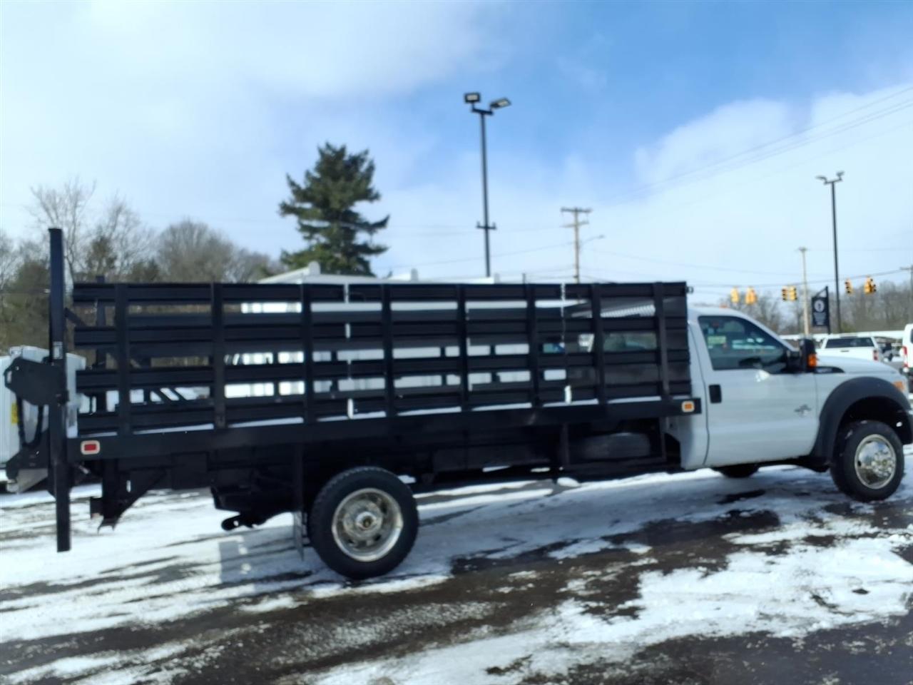 Ford Super Duty F-450 DRW 2WD Reg Cab 201" WB 120" CA XL 2016