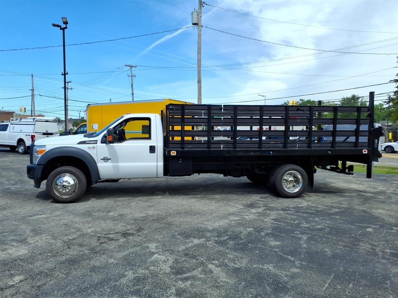 Ford Super Duty F-450 DRW 2WD Reg Cab 201" WB 120" CA XL 2016