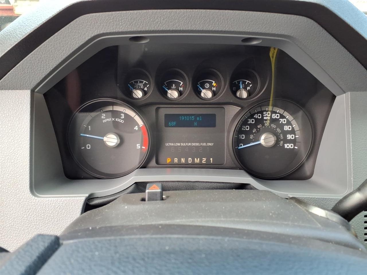 Ford Super Duty F-450 DRW 2WD Reg Cab 201" WB 120" CA XL 2016