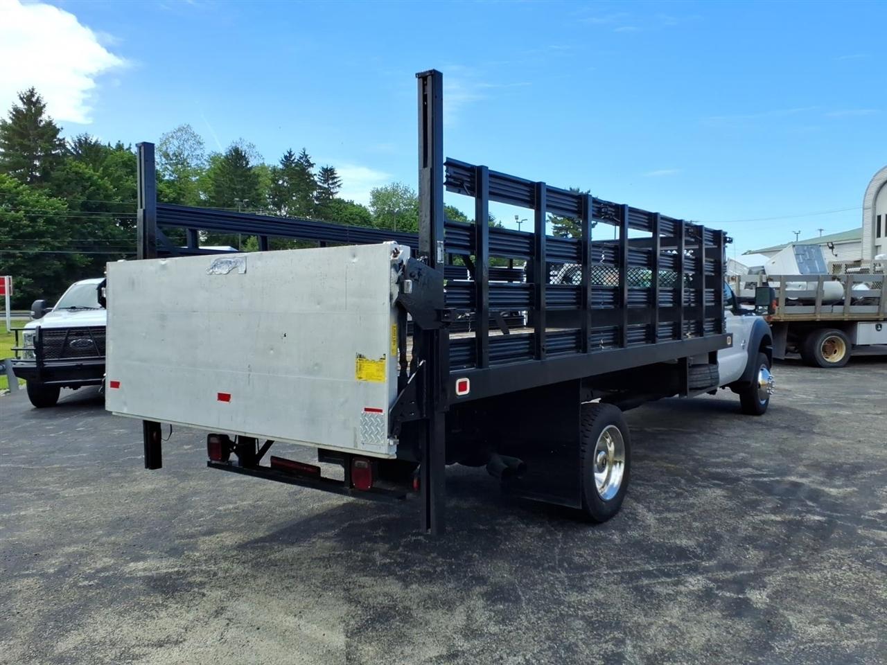 Ford Super Duty F-450 DRW 2WD Reg Cab 201" WB 120" CA XL 2016
