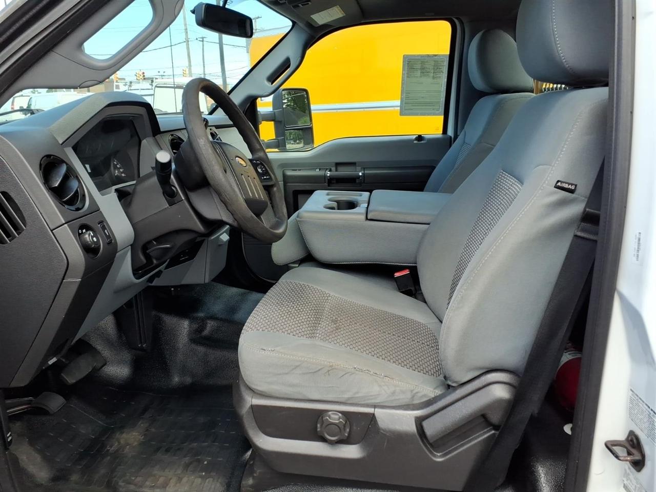 Ford Super Duty F-450 DRW 2WD Reg Cab 201" WB 120" CA XL 2016