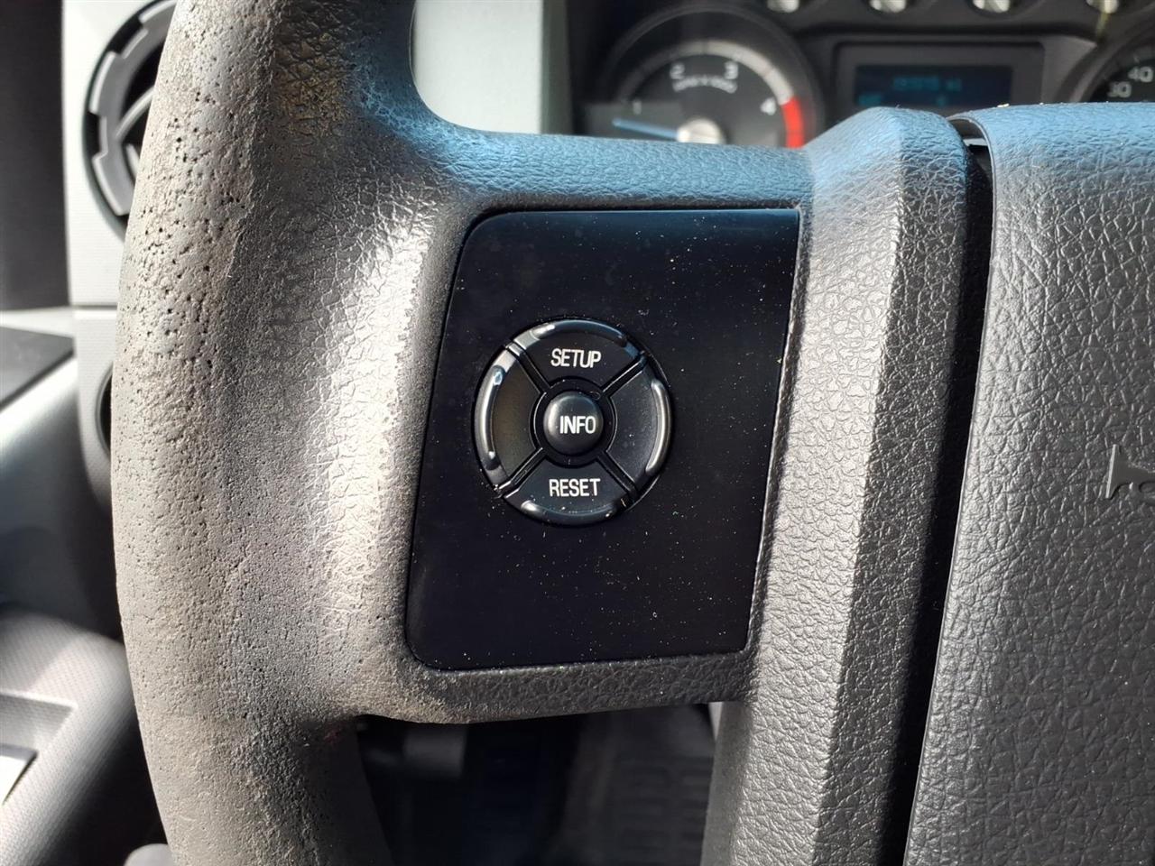 Ford Super Duty F-450 DRW 2WD Reg Cab 201" WB 120" CA XL 2016