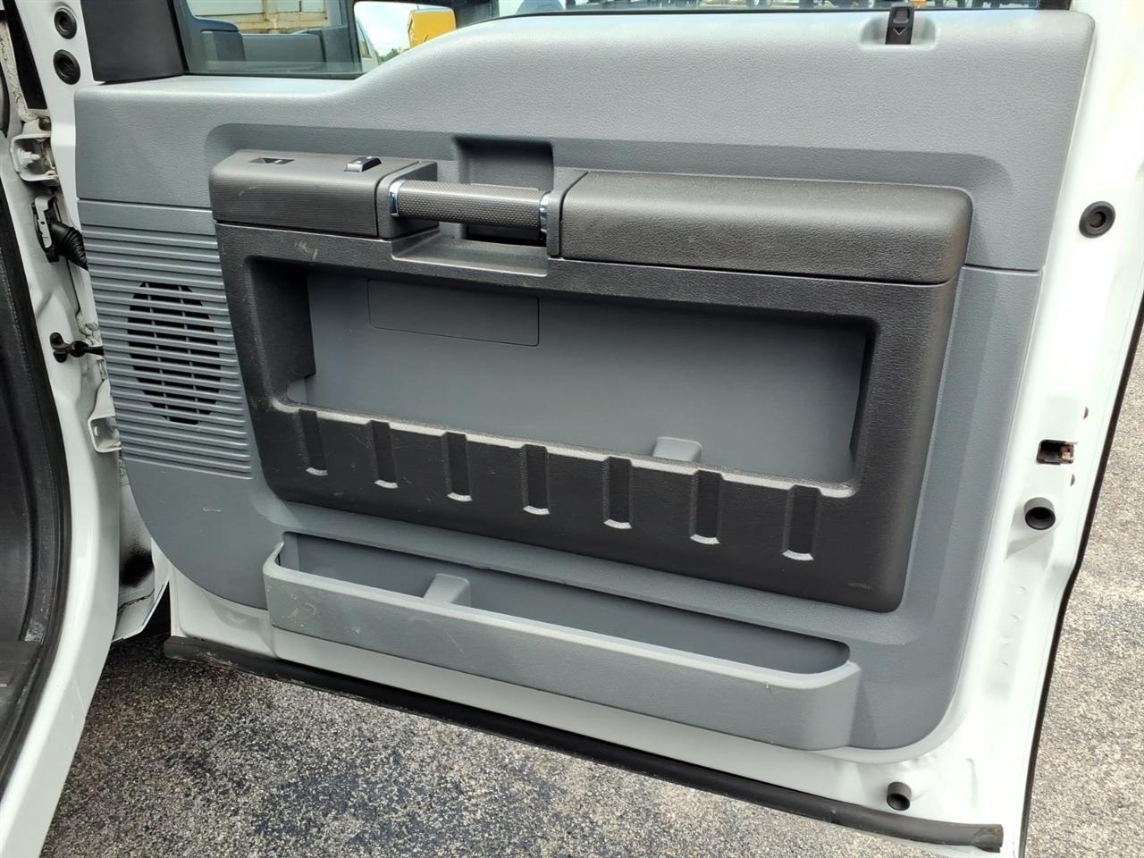 Ford Super Duty F-450 DRW 2WD Reg Cab 201" WB 120" CA XL 2016