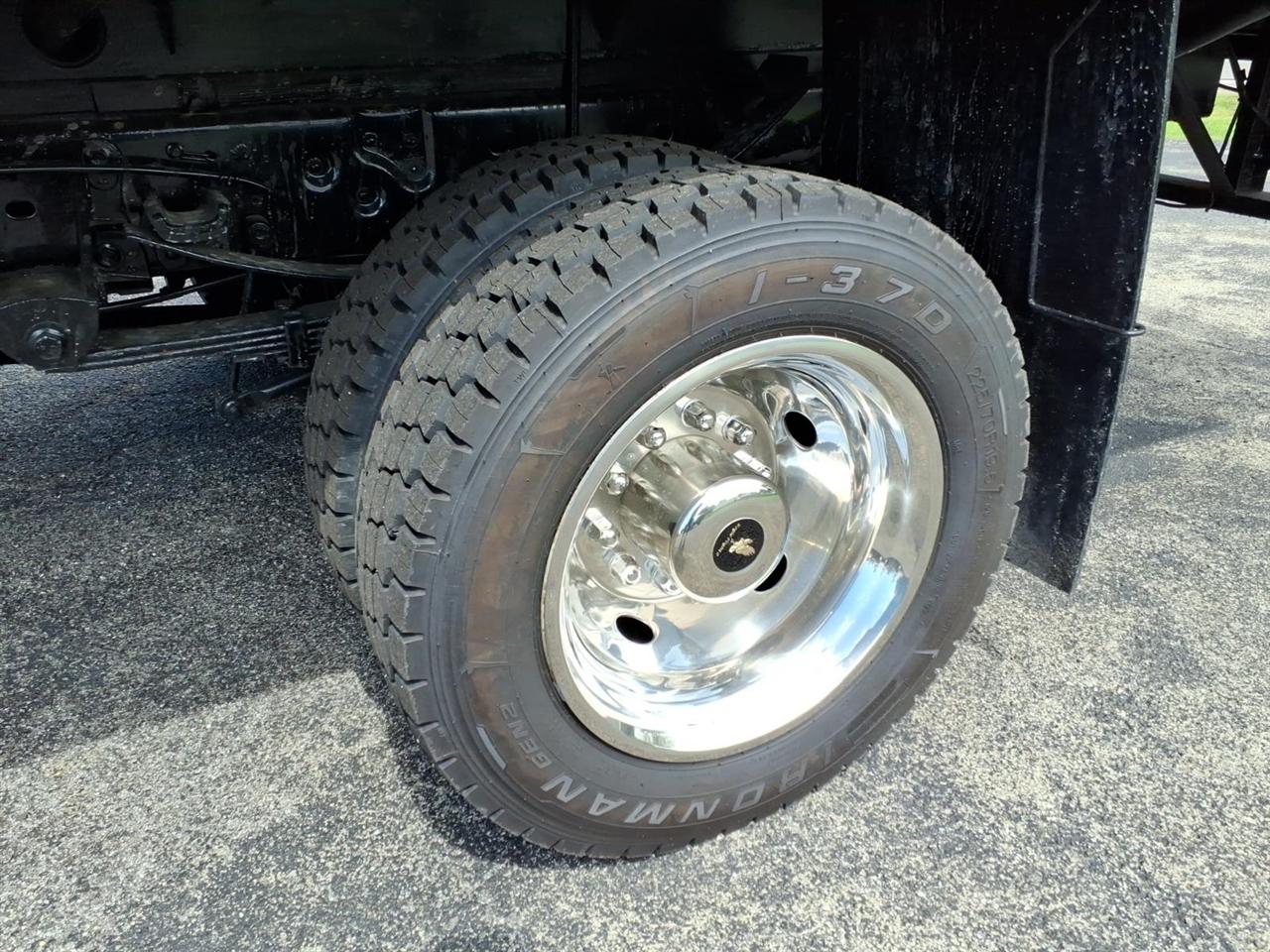 Ford Super Duty F-450 DRW 2WD Reg Cab 201" WB 120" CA XL 2016