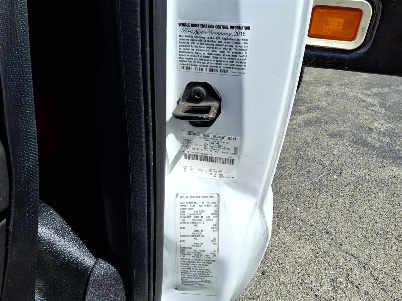 Ford Super Duty F-450 DRW 2WD Reg Cab 201" WB 120" CA XL 2016