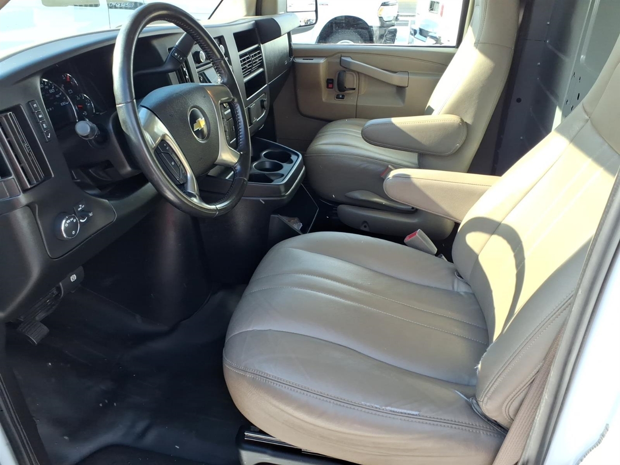 Chevrolet Express Cargo Van RWD 2500 135" 2019