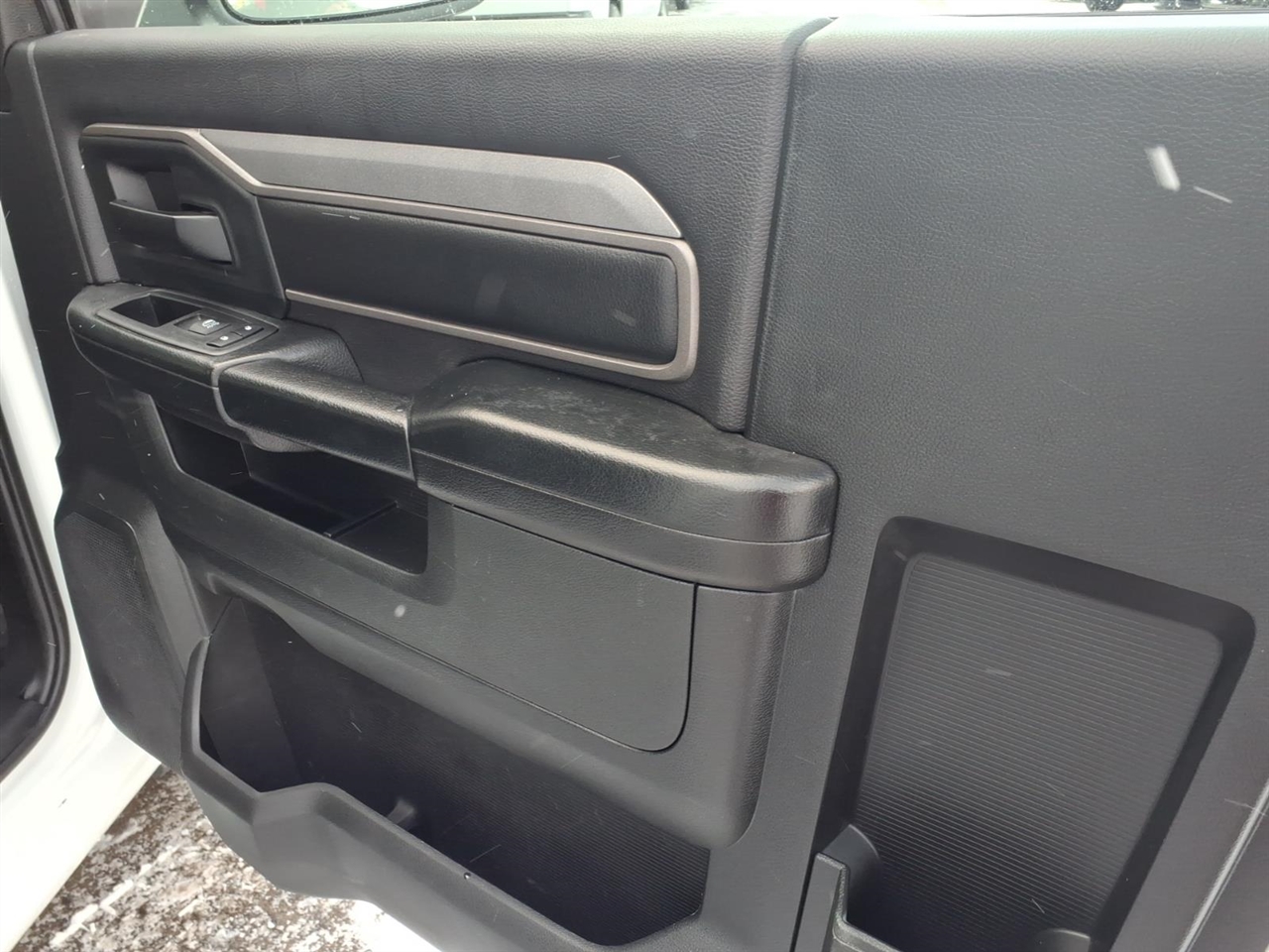 RAM 2500 Tradesman 4x2 Reg Cab 8' Box 2020