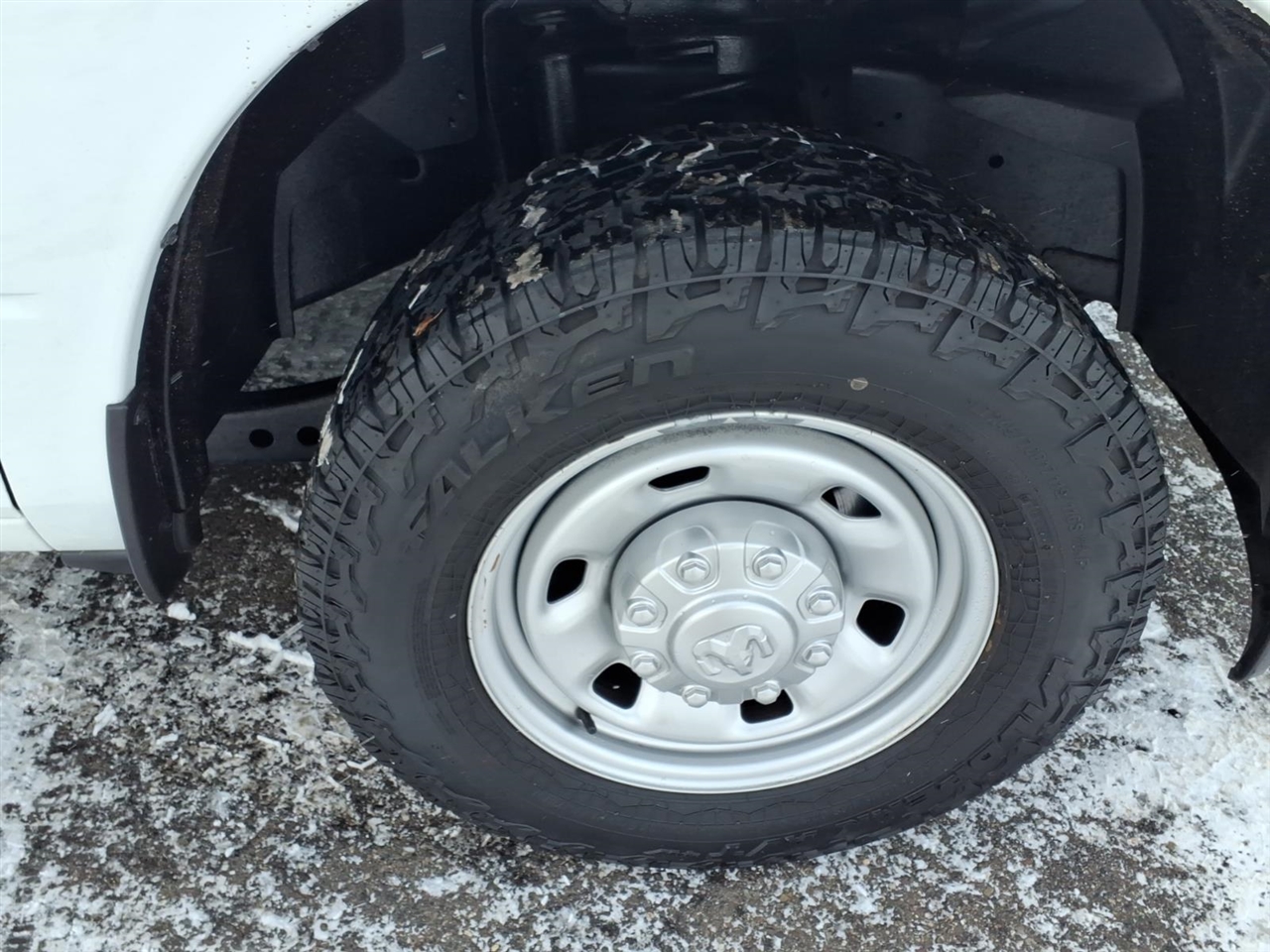 RAM 2500 Tradesman 4x2 Reg Cab 8' Box 2020