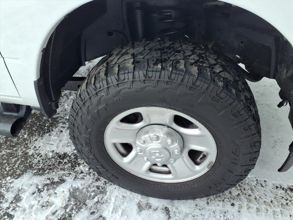 RAM 2500 Tradesman 4x4 Crew Cab 8' Box 2022