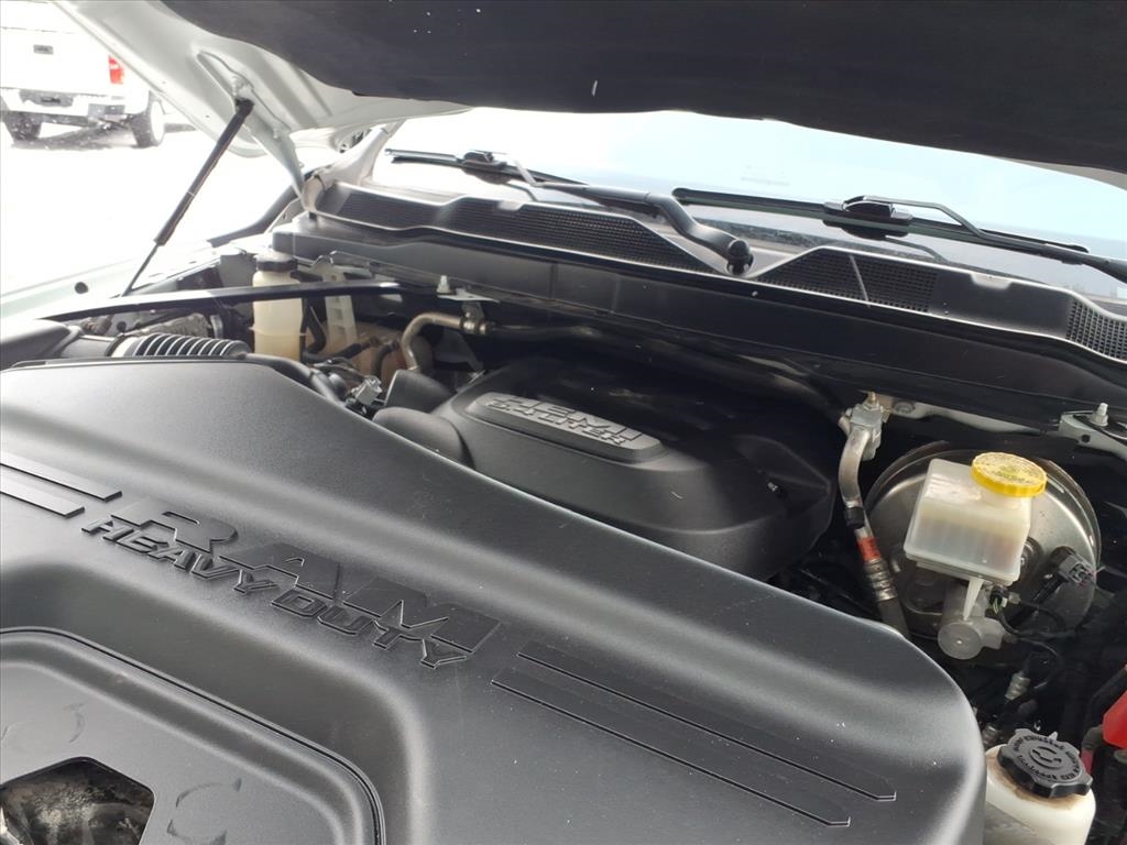 RAM 2500 Tradesman 4x4 Crew Cab 8' Box 2022