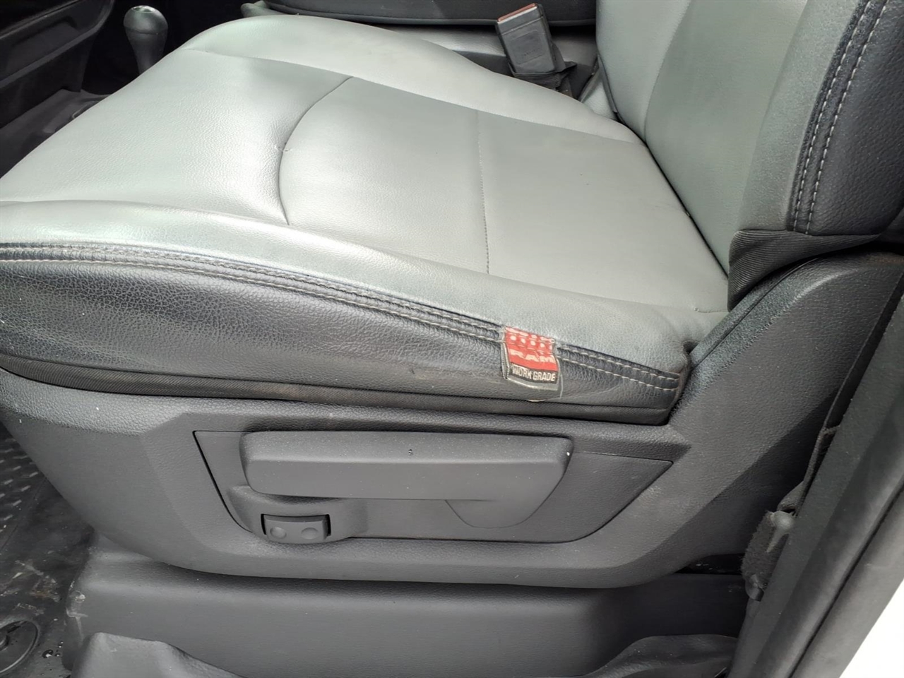 RAM 2500 Tradesman 4x4 Crew Cab 8' Box 2022