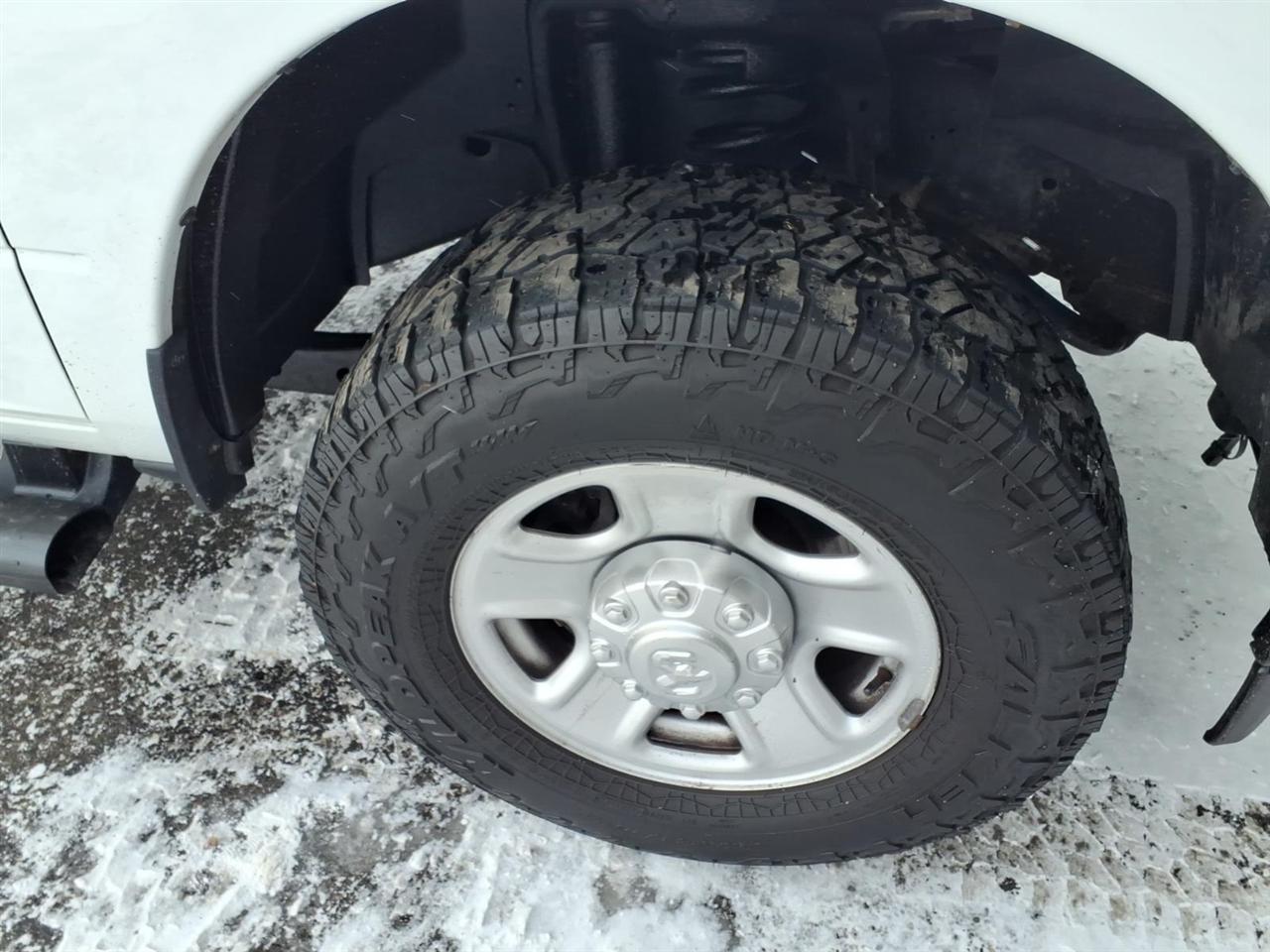 RAM 2500 Tradesman 4x4 Crew Cab 8' Box 2022