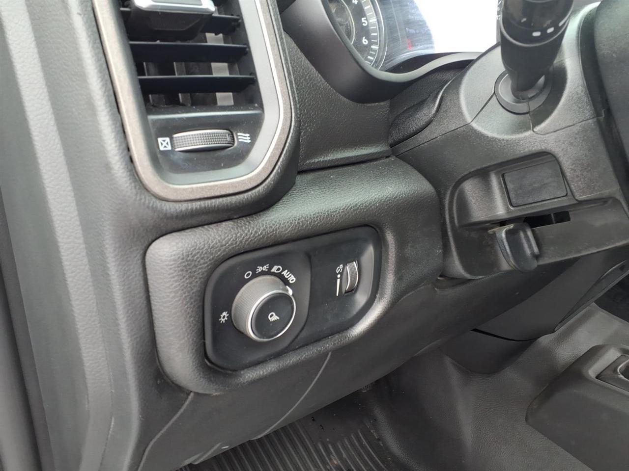 RAM 2500 Tradesman 4x4 Crew Cab 8' Box 2022