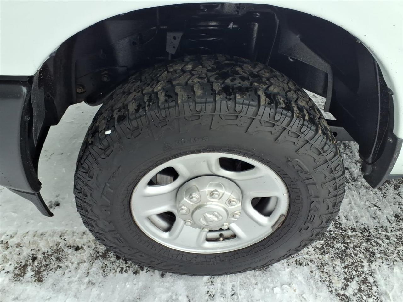 RAM 2500 Tradesman 4x4 Crew Cab 8' Box 2022