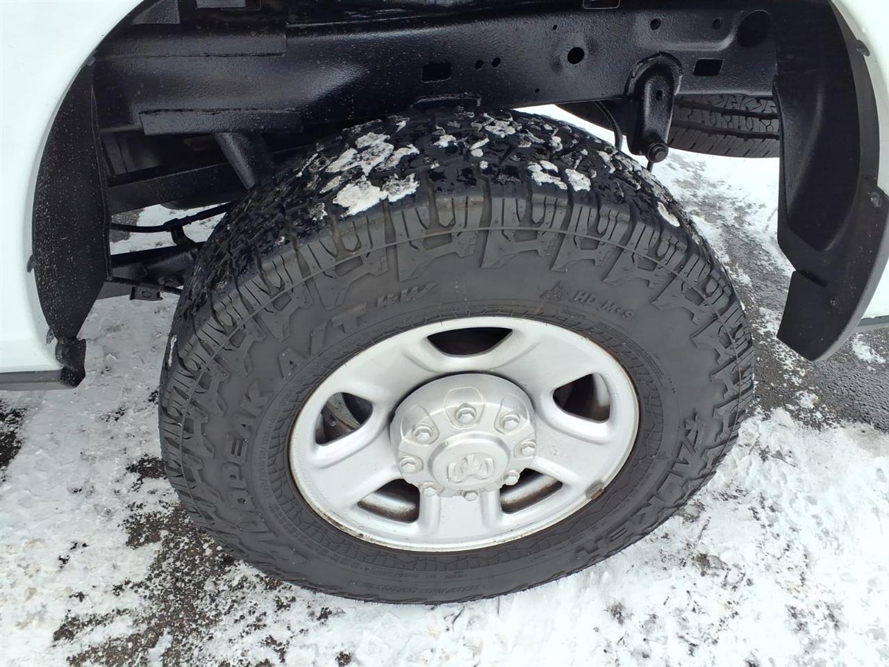 RAM 2500 Tradesman 4x4 Crew Cab 8' Box 2022