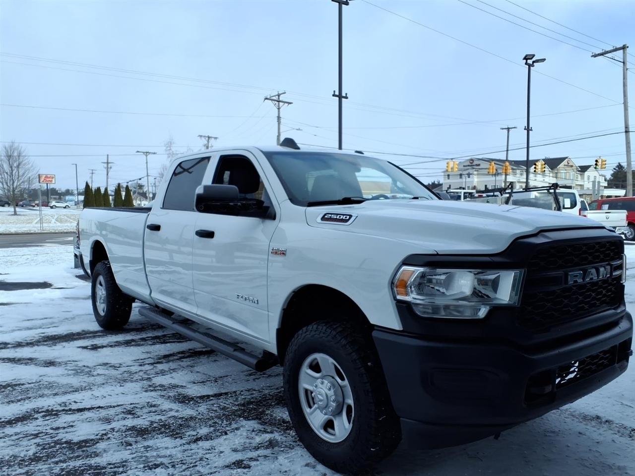 RAM 2500 Tradesman 4x4 Crew Cab 8' Box 2022