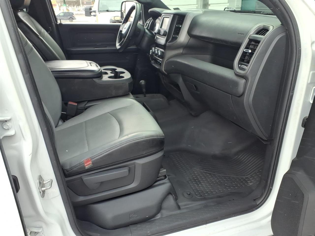 RAM 2500 Tradesman 4x4 Crew Cab 8' Box 2022