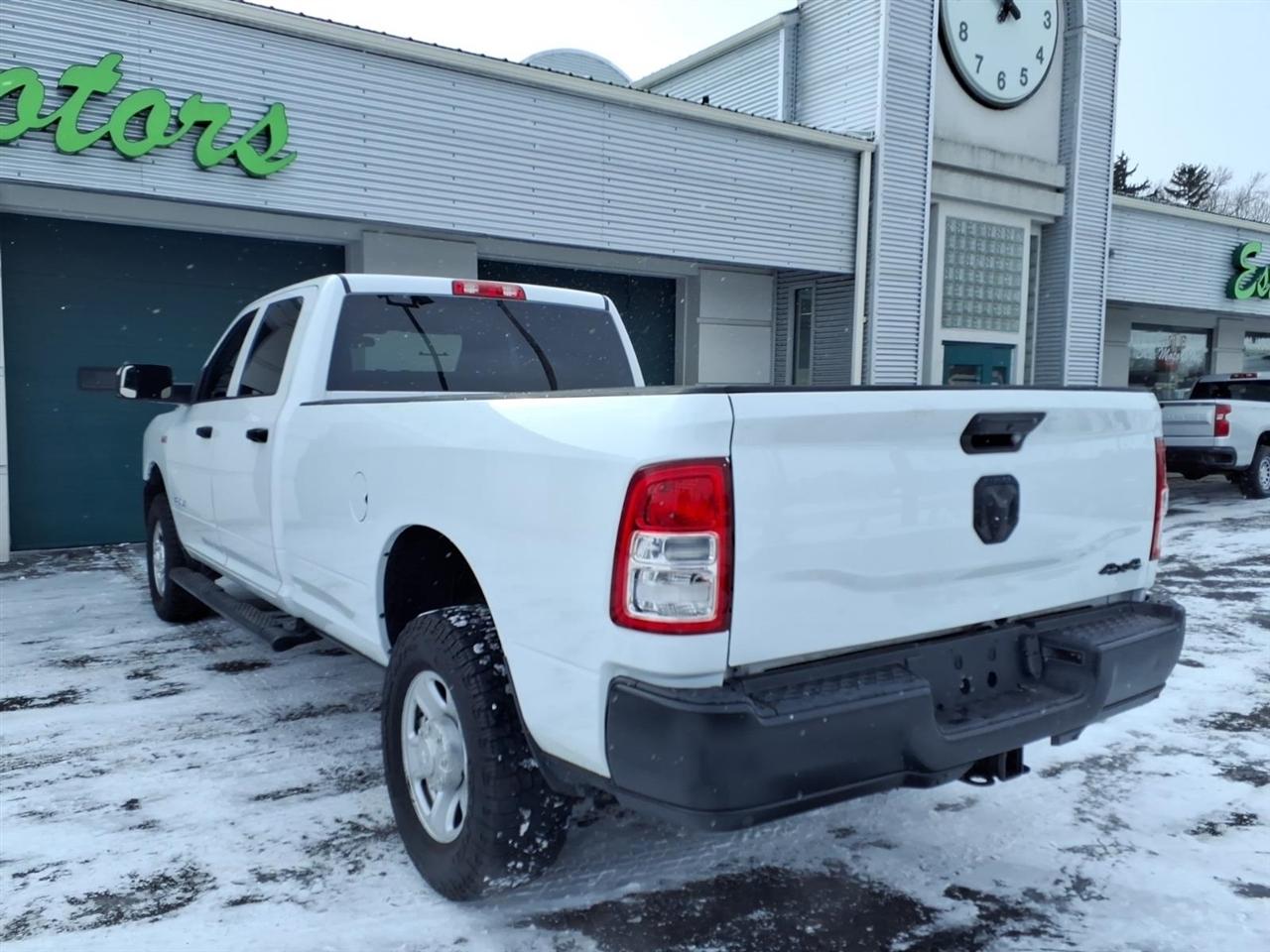 RAM 2500 Tradesman 4x4 Crew Cab 8' Box 2022