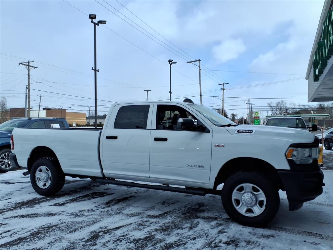 RAM 2500 Tradesman 4x4 Crew Cab 8' Box 2022