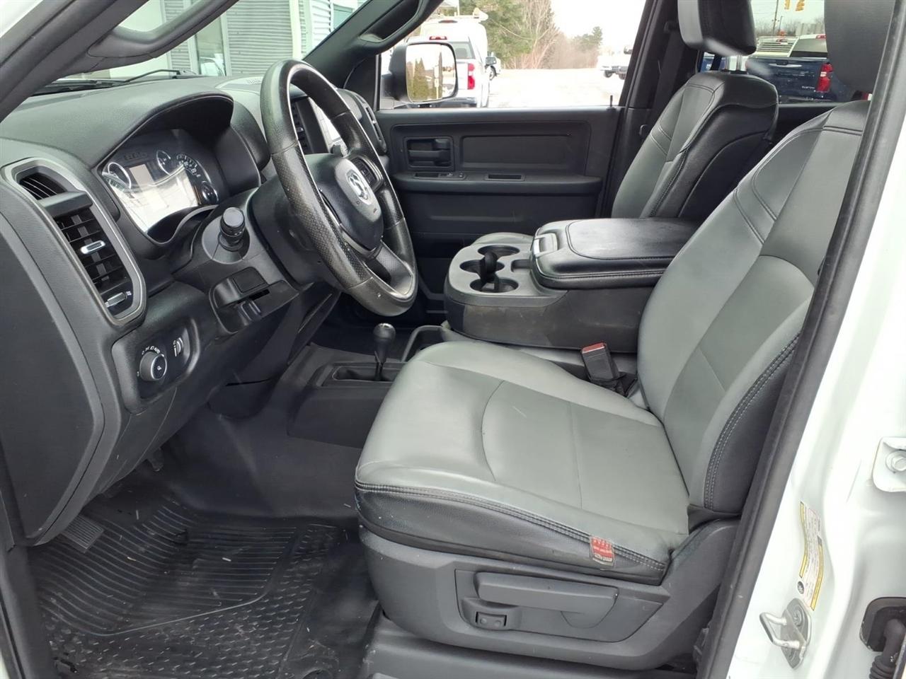 RAM 2500 Tradesman 4x4 Crew Cab 8' Box 2022