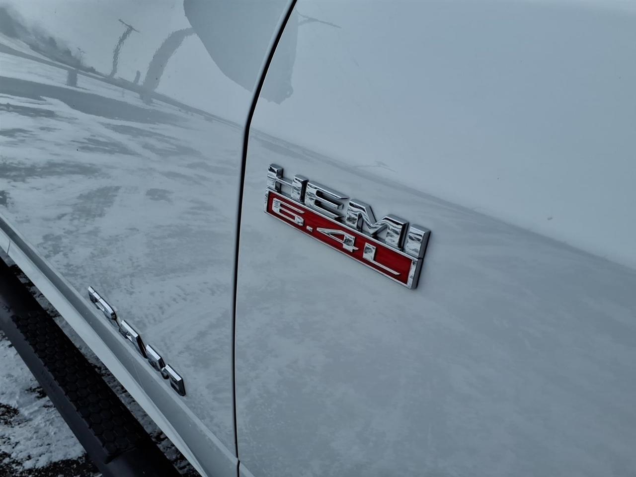 RAM 2500 Tradesman 4x4 Crew Cab 8' Box 2022