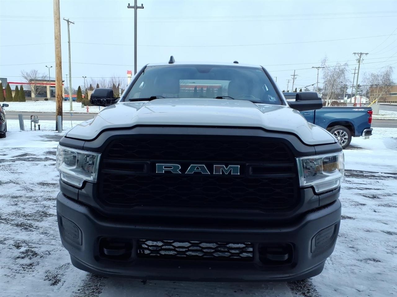 RAM 2500 Tradesman 4x4 Crew Cab 8' Box 2022